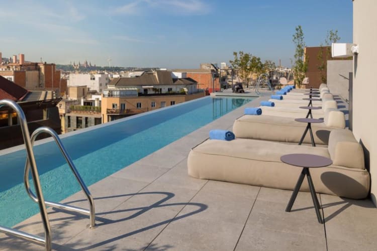 Infinity pool